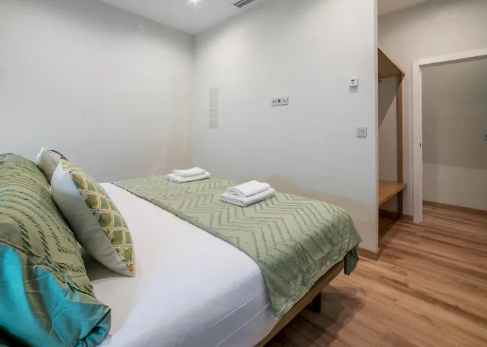 Modern Refurbished-2Bedrooms 1.5Bathrs-Justicia